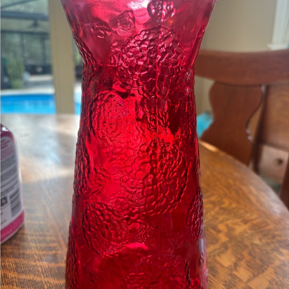 AEG Luxe Elegant Red Glass Vase - Picture 5 of 9